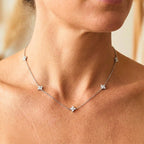 Hermosa Collar de Zirconia Incrustada en Flor