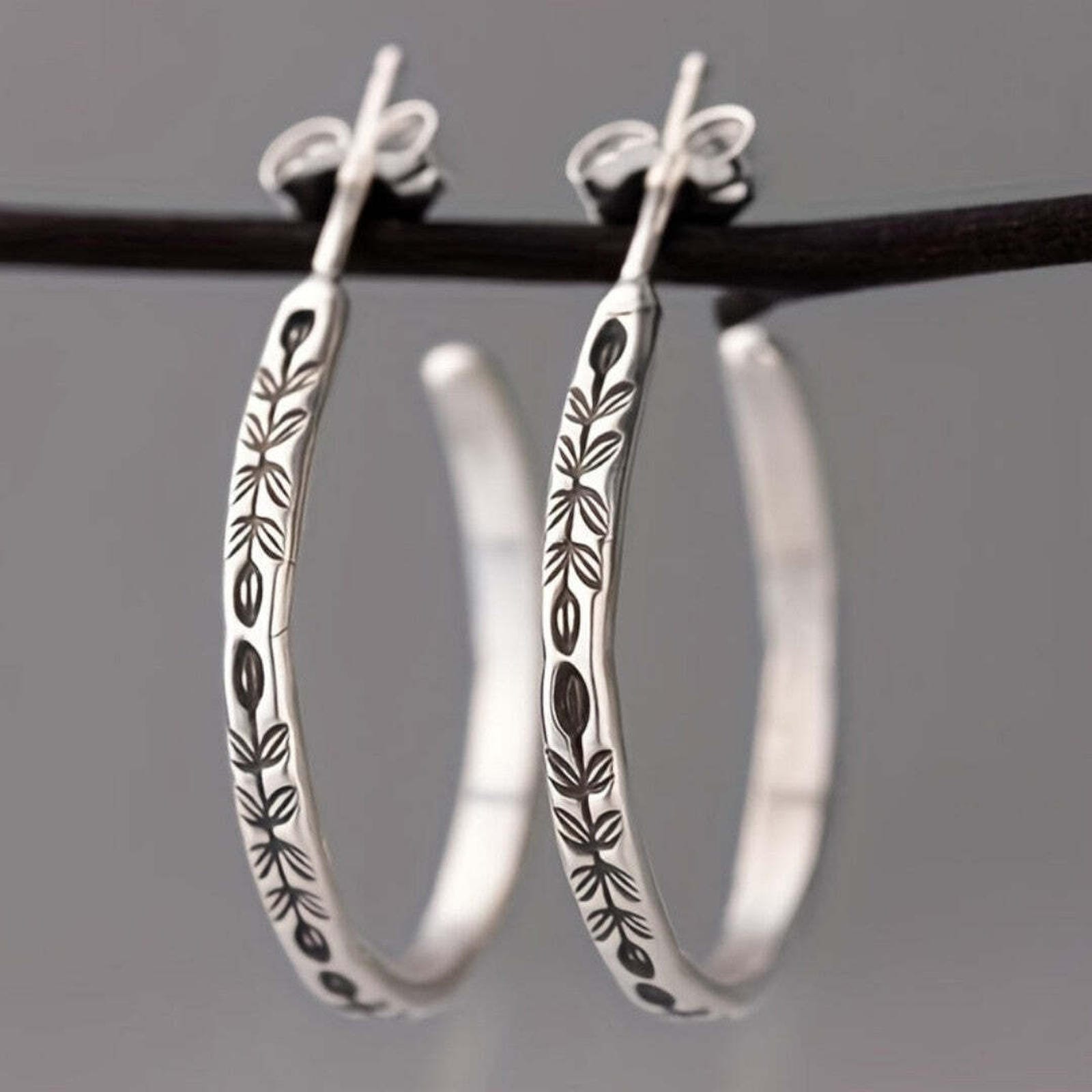 Pendientes de Aro Plateados Elegantes