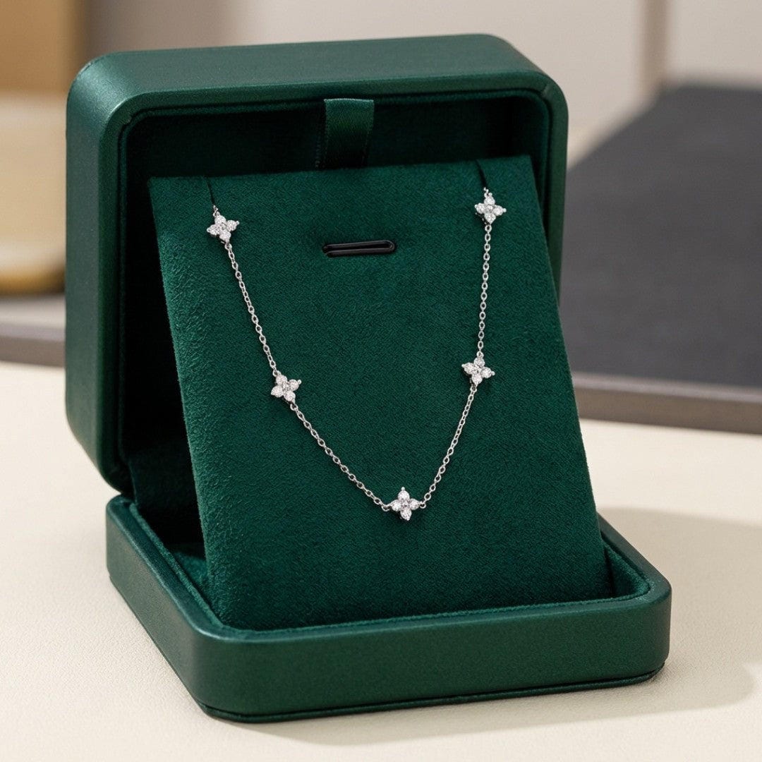 Hermosa Collar de Zirconia Incrustada en Flor