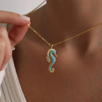 Collar con Colgante de Caballito de Mar y Turquesa