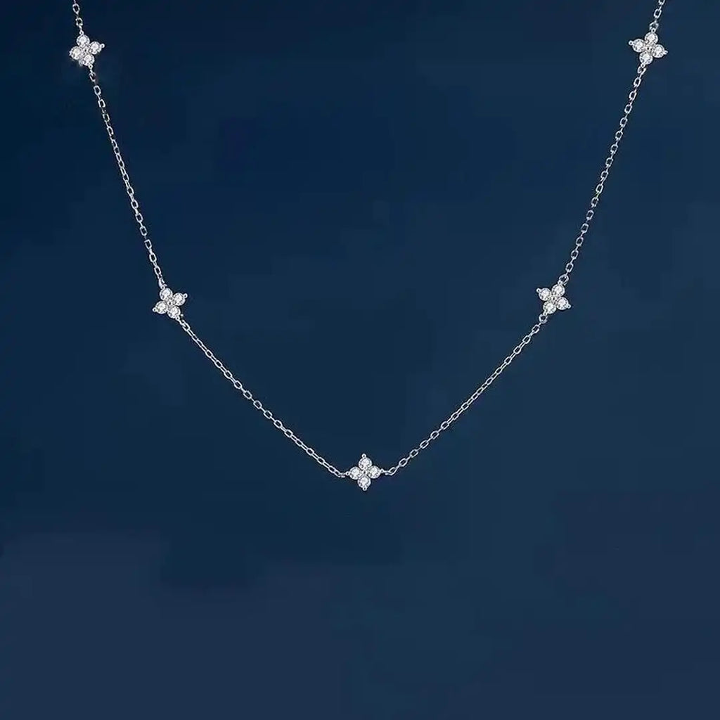 Hermosa Collar de Zirconia Incrustada en Flor