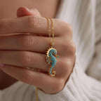 Collar con Colgante de Caballito de Mar y Turquesa