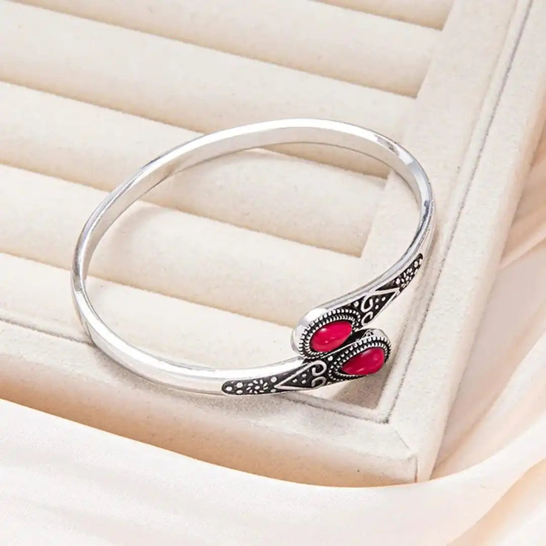 Pulsera Vintage con Gemas Coloridas y Diseño Tribal