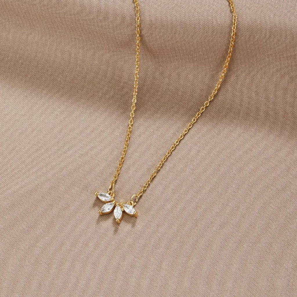 Collar de Hoja de Cristal Espumoso Omelia
